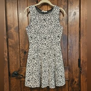 Rewind Rose Embroidered Sleeveless Midi Dress - Small